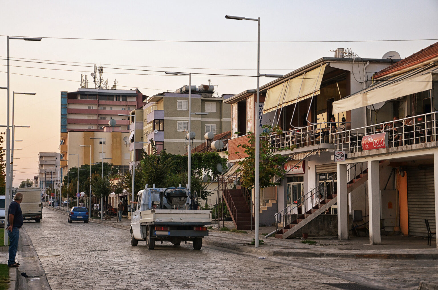 Makina përplas biçikletën në rrugën Shkodër-Koplik, një tjetër e aksidentuar në Tiranë (DETAJE)
