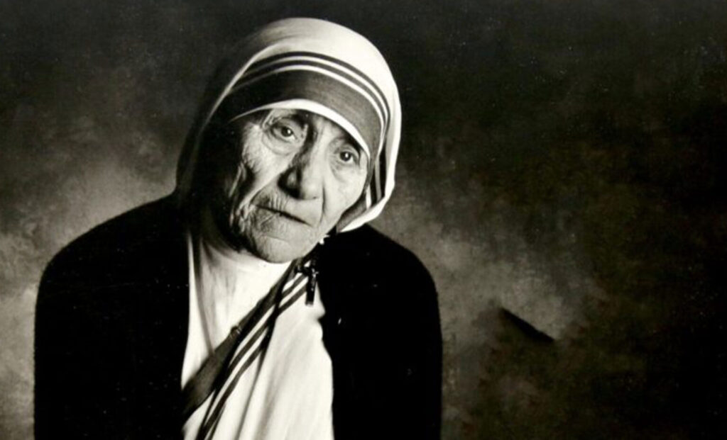 Më 14 gusht 1989, Nënë Tereza shkeli për herë të parë në vendin e origjinës, pas shumë kërkesave të refuzuara.