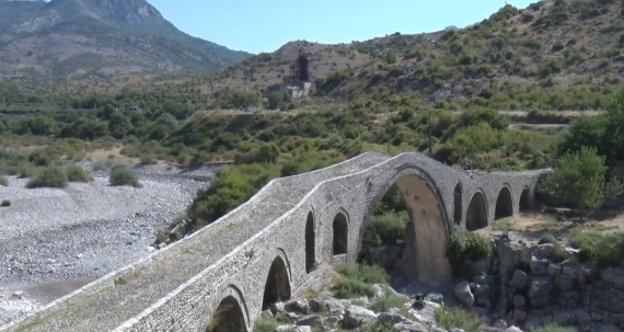 Turistët e huaj në Shkodër preferojnë objektet e trashëgimisë kulturore-historike, ku krahas Kalasë Rozafa, edhe Ura e Mesit…