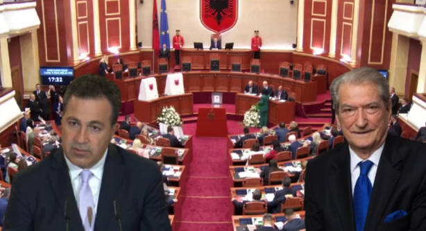 Sali Berisha ka sulmuar kryetarin e ri të Parlamentit, Niko Peleshi. Berisha doli nga salla sapo Peleshi nisi të mbante fjalimin e parë.