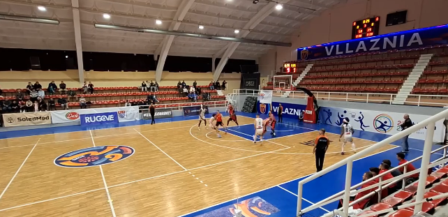 Vllaznia ne Basketboll nis me fitore sezonin e ri, mundën Flamurtarin në “Qazim Dervishi”