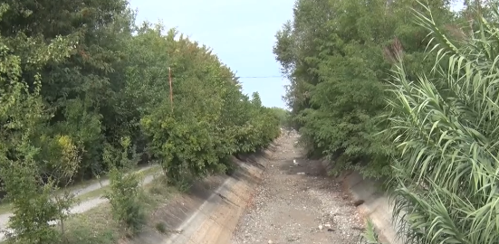 Bashkia Vau Dejës pastron 40 km kanale kulluese për të parandaluar përmbytjet.