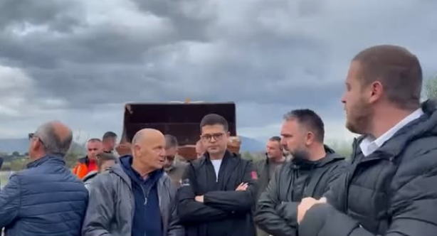 Nga Saranda, ministri i Mbrojtjes Pirro Vengu tha se 1500 hektarë tokë janë nën ujë në mbarë vendin