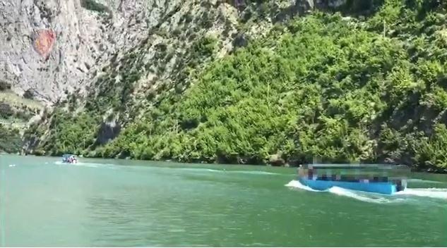 Arrestohet i riu nga Puka. Transportonte me varke ne Koman, eksploziv dhe droge
