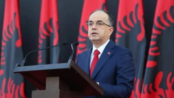 Presidenti Begaj ka kujtuar sakrificën dhe guximin e të rinjve që i hapën rrugën Shqipërisë