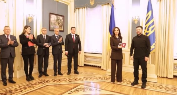Presidenti Volodymyr Zelensky i dorëzoi sot Urdhrin e princeshës Olga, Klasi I, ministres për Evropën dhe Punët e Jashtme, Elisa Spiropali.