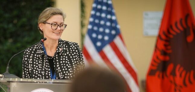 “Forcojmë SPAK e BKH”/ Ambasada Amerikane: Po ndjekim prioritetet e Trump në Shqipëri! Kartelet e droges po cojne ne migrim masiv…
