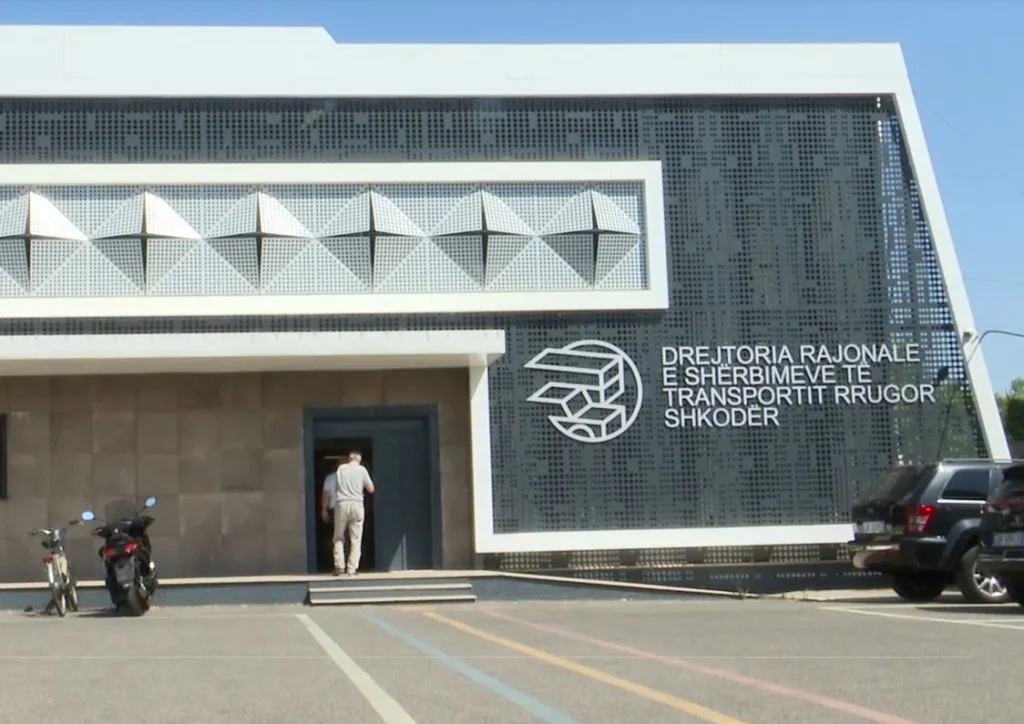 Tarifa të reja për sigurimin e makinës! Nga mosha te qarku i regjistrimit, kush paguan më shumë dhe kush përfiton ulje