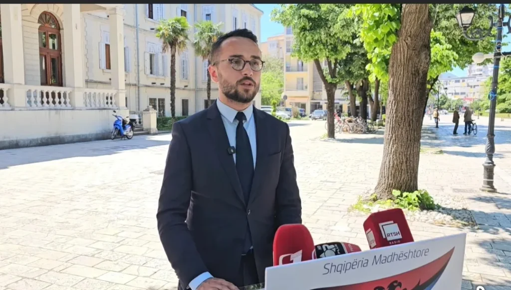 “Maskat ranë kur drejtësia trokiti në derën e Ballukut”, Kopliku: Protesta, instrumenti i fundit i opozitës përballë kapjes së institucioneve